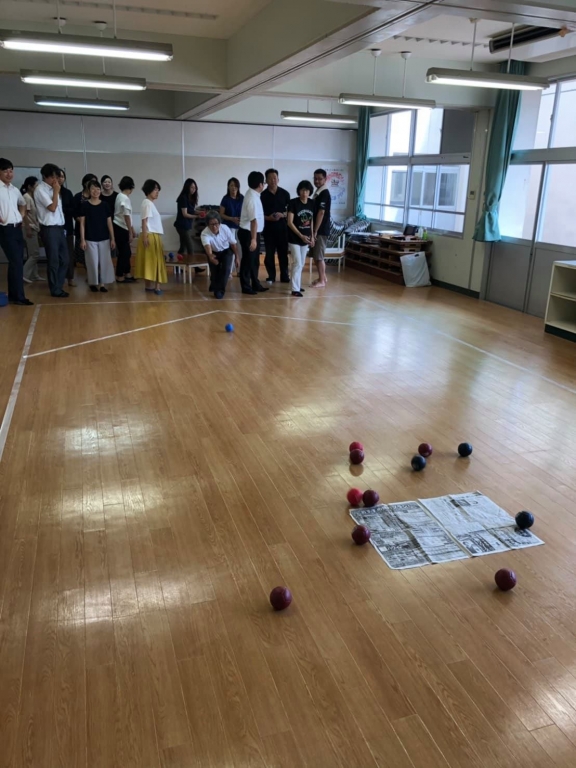 思斉小学校の職員研修にも行ってきました。